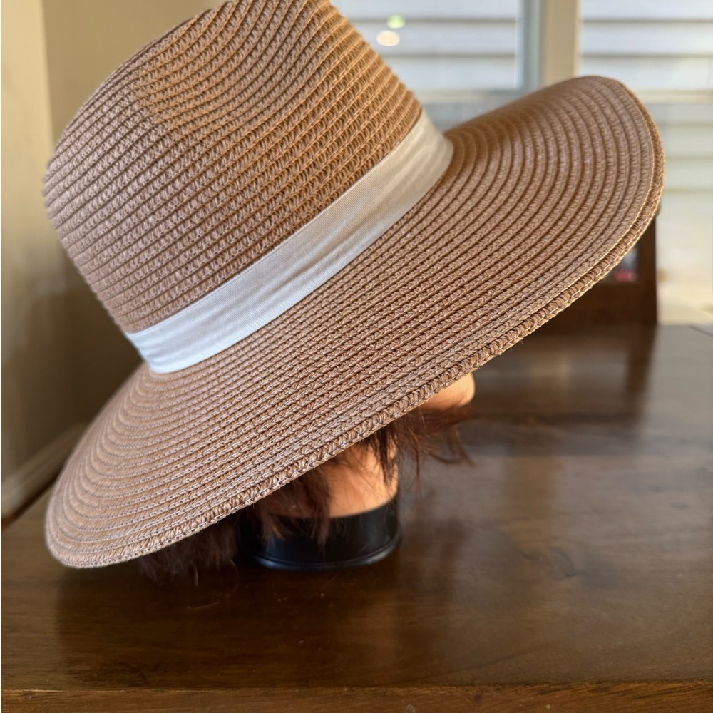 Light straw Wide-Brim Hat - Picture 3 of 7